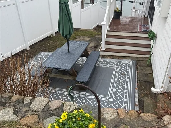 21 Hillside Rd, Plymouth, MA 02360