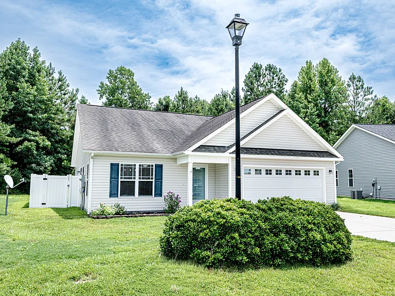 312 Hawks Bluff Dr — Photo 3