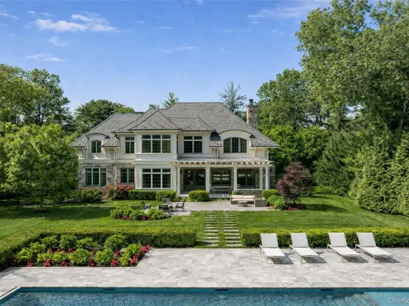 22 Terrace Court, Old Westbury, NY 11568