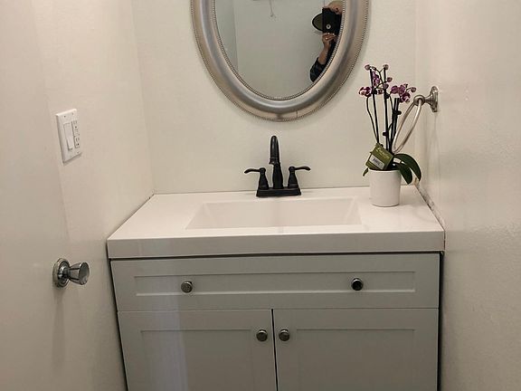 3rd image of 12952 Moorpark St #3