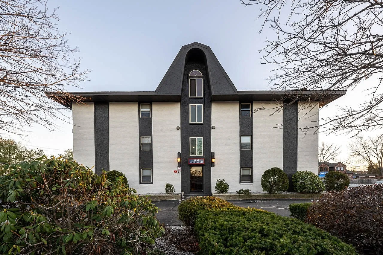 Kent Apartments — Photo 3