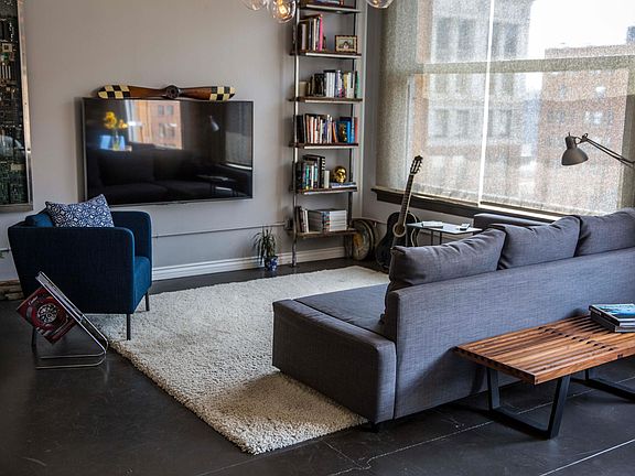 2nd image of 215 W 7th St APT 1107