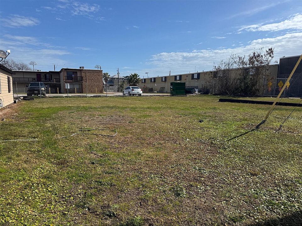 1st image of 19 44th St