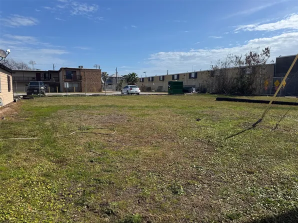 19 44th St, Galveston, TX 77550