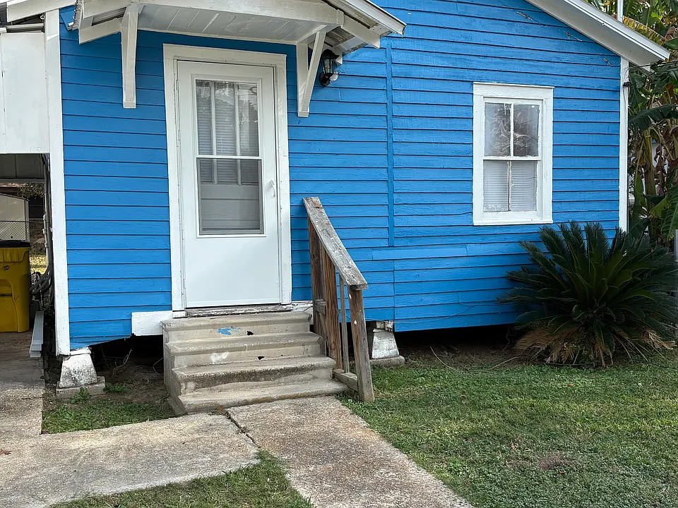 311 Crouchet St