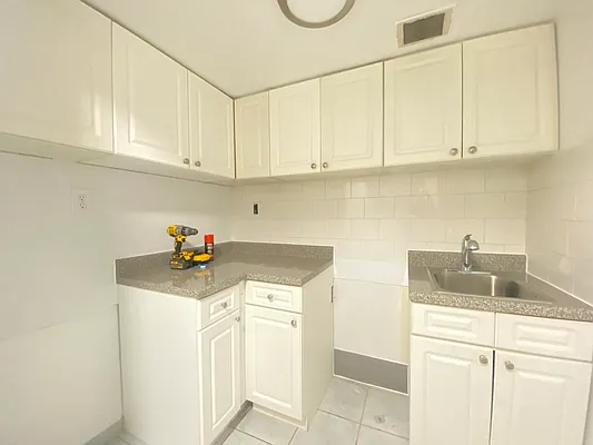 Rented by Bond New York | media 35