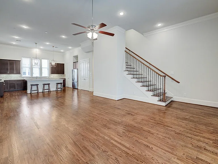 1110 Thompson St — Photo 11