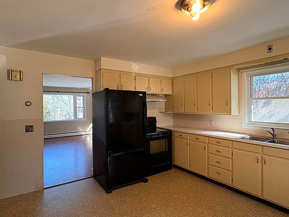 4th image of 9 Maple Street