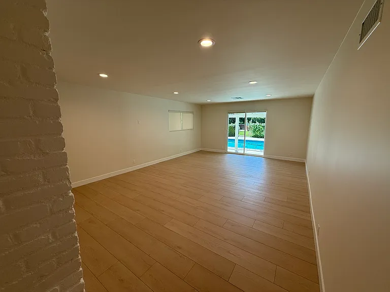 8841 Shoshone Ave — Photo 18