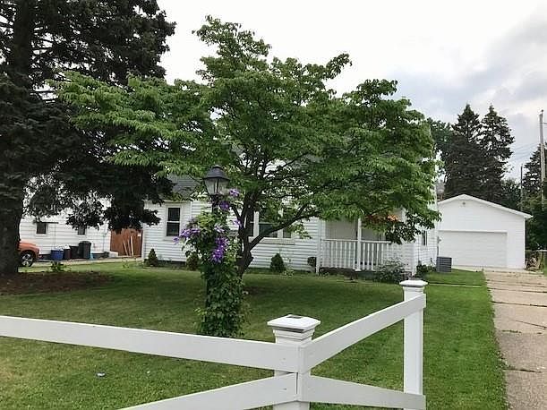 1st image of 1583 W 32nd St