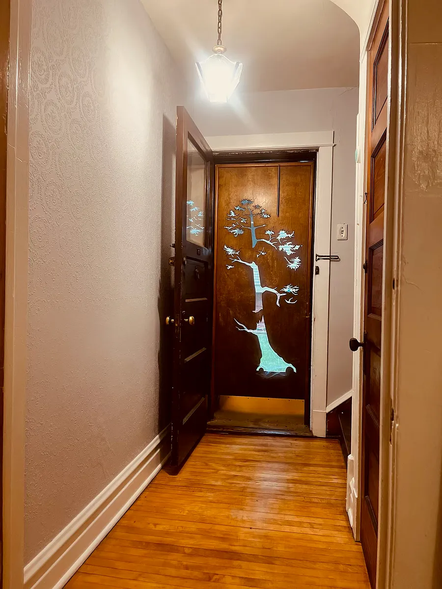 Northern, individual entry to 1st floor, 2 bedroom unit - 531 S Lombard Ave #1