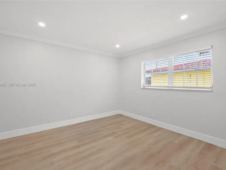 5450 Hollywood Blvd #210 — Photo 10