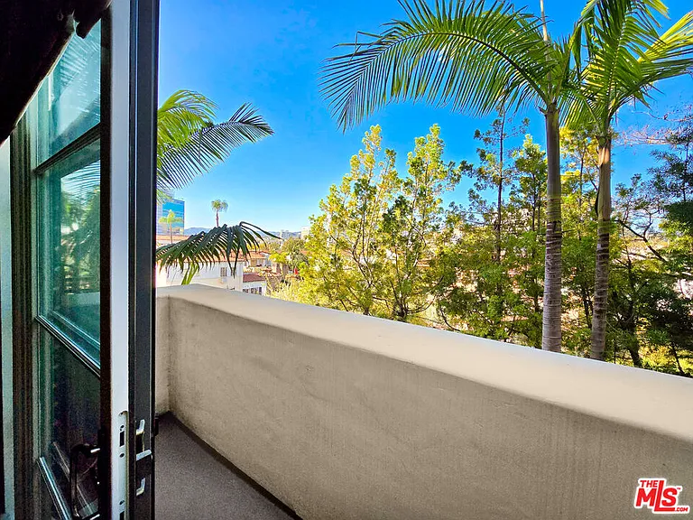 10795 Wilshire Blvd #304 — Photo 17