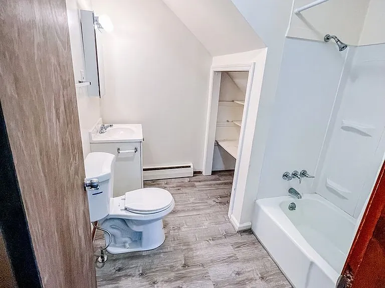 42 Green St — Photo 3