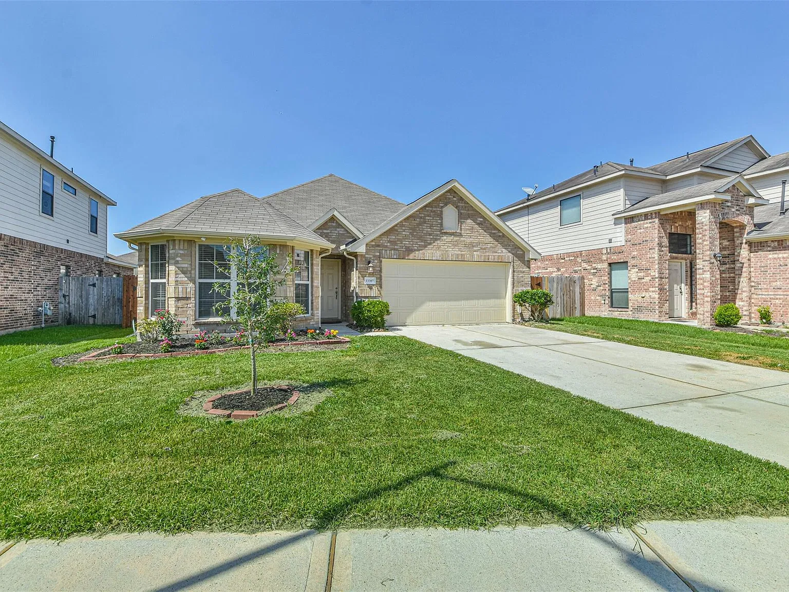 3 bed, 2.0 bath, 1705 sqft, $2,000 — Photo 3