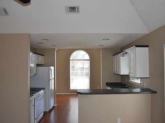 4th image of 13112 Hawthorn Pl