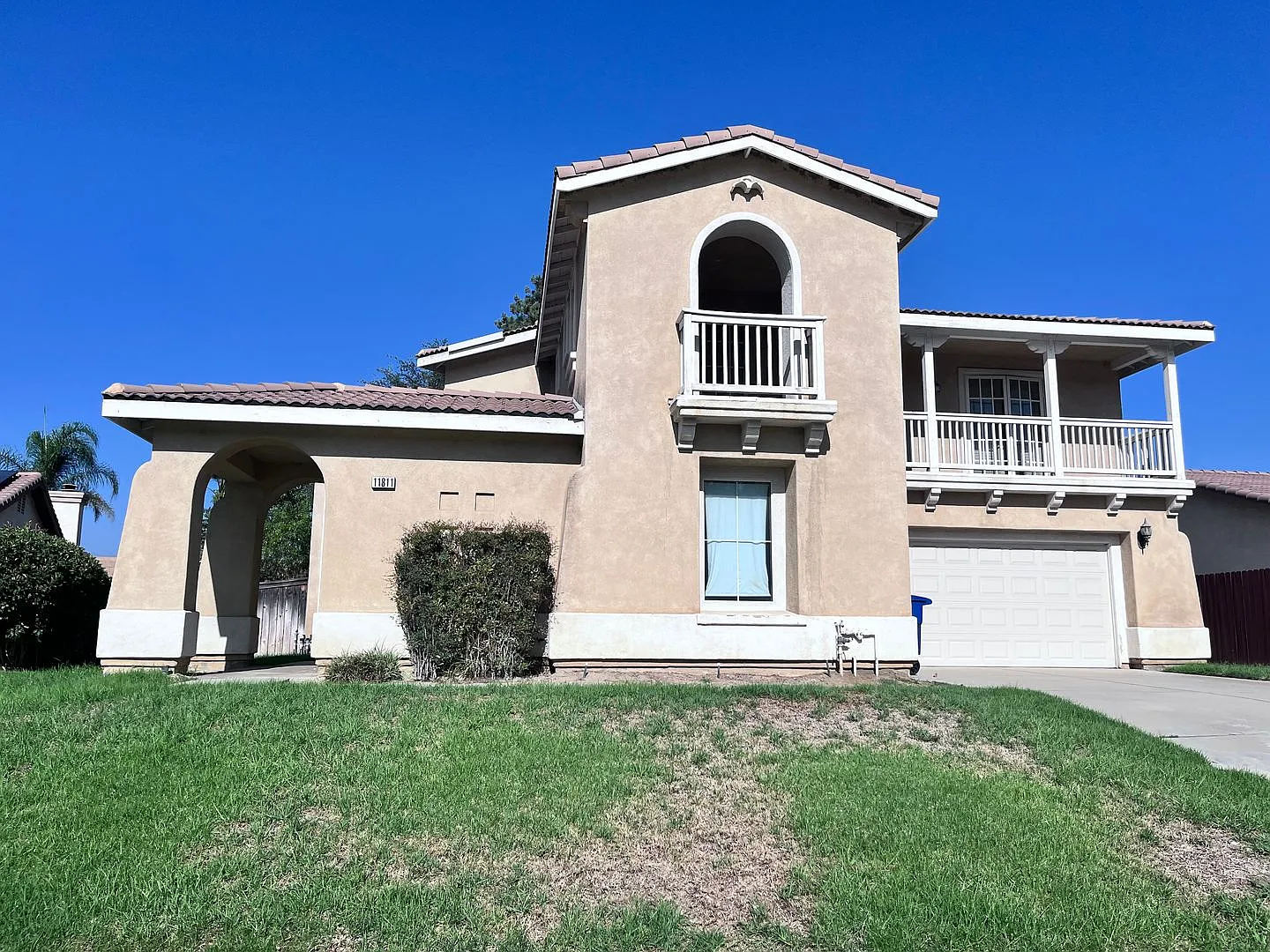 Spacious Quaint 2-Story Home — Photo 3