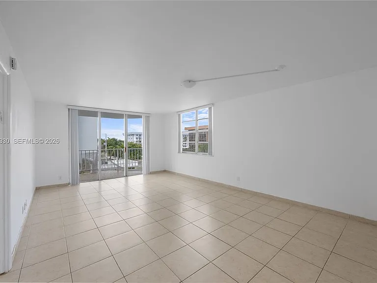 16710 NE 9th Ave #401 — Photo 4