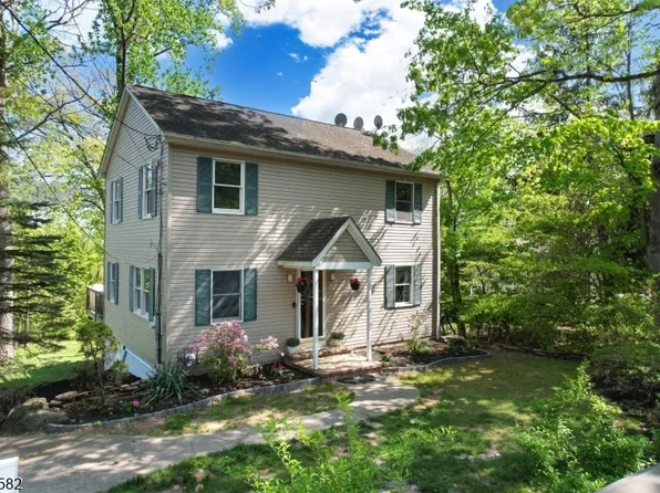 1 Beechwood Ter, Green Brook Twp., NJ 08812