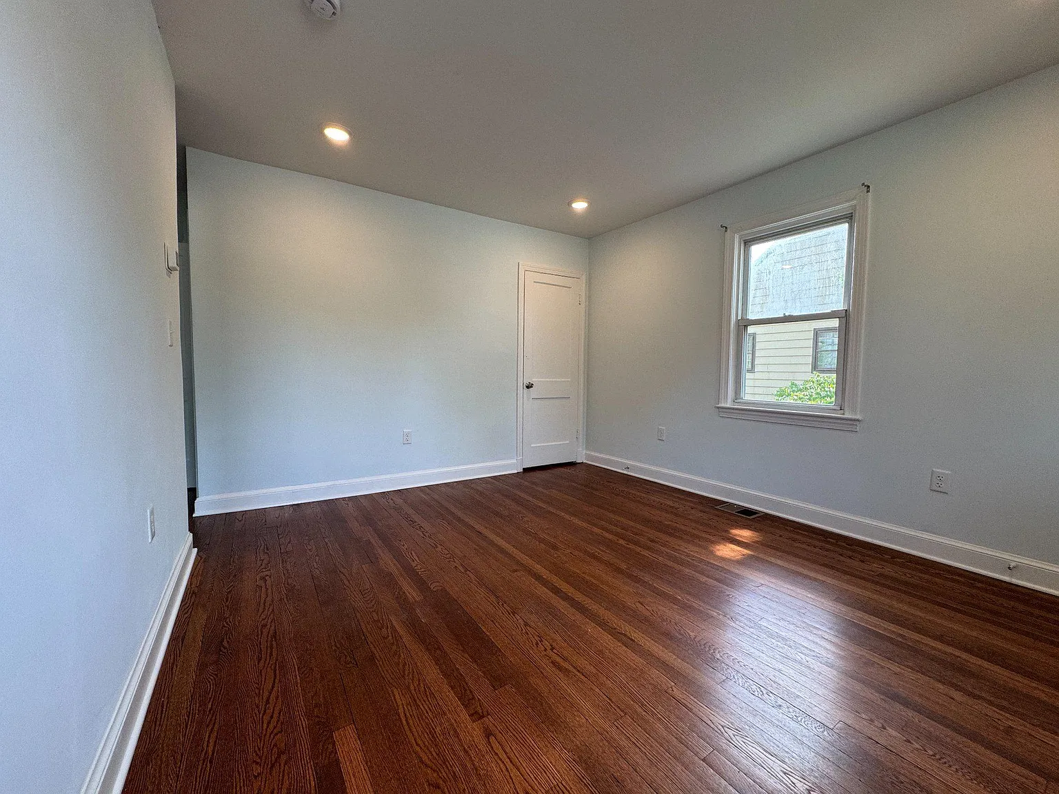 5 bed, 3.0 bath, 1674 sqft, $3,250 — Photo 3