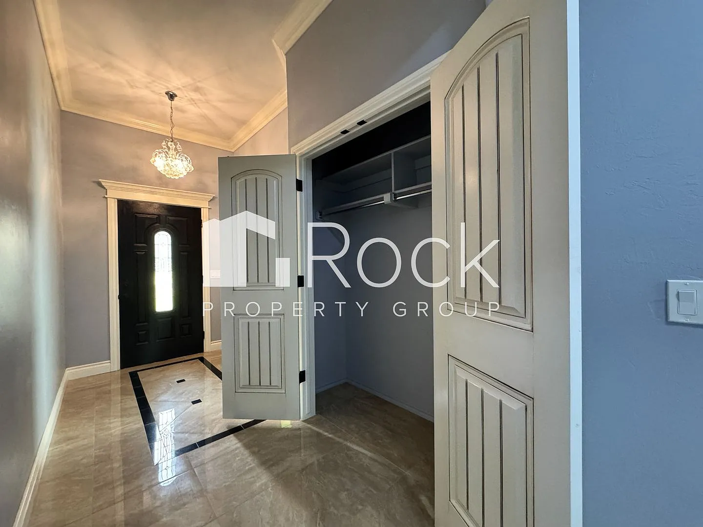 Spacious 3 Bed 2.5 Bath Home Near Oklahoma City University, the Plaza District & Uptown! — Photo 3