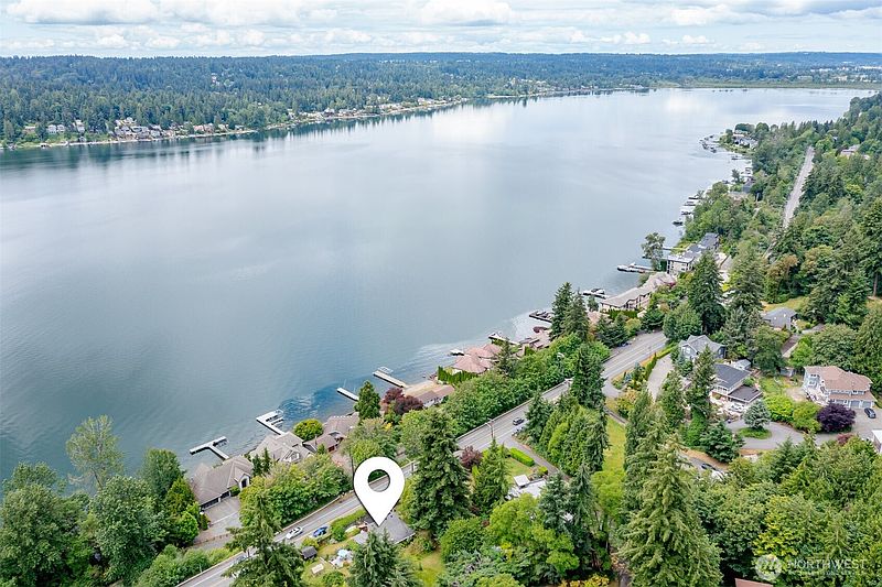 2nd image of 2642 E Lake Sammamish Parkway NE