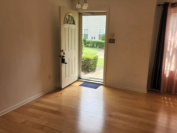 5th image of 2421 London Pointe Dr