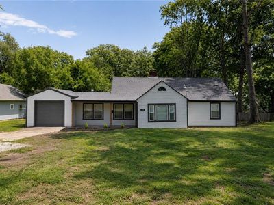 8005 Harris Ave, Raytown, MO, 64138
