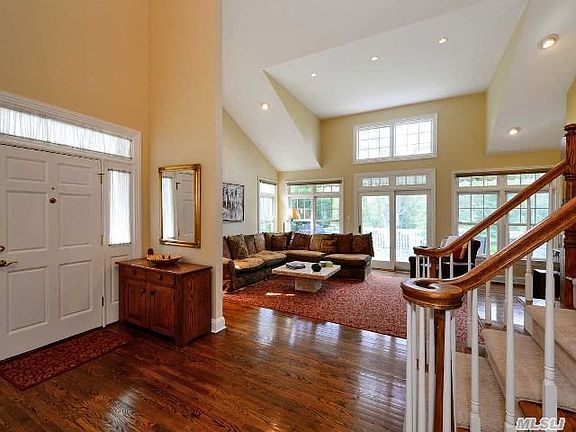 4th image of 7 Fieldstone Ln