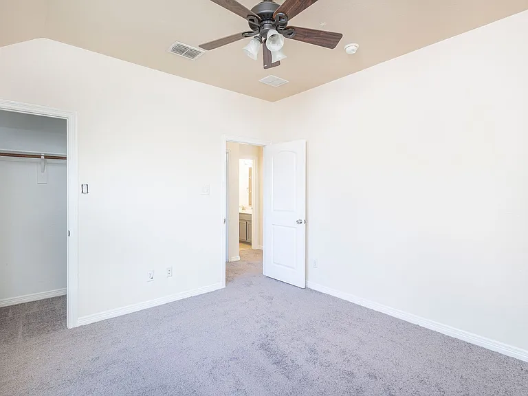 2905 Preston Ln — Photo 17