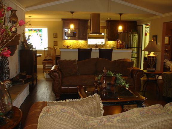 5th image of 407 Brook Glen Dr