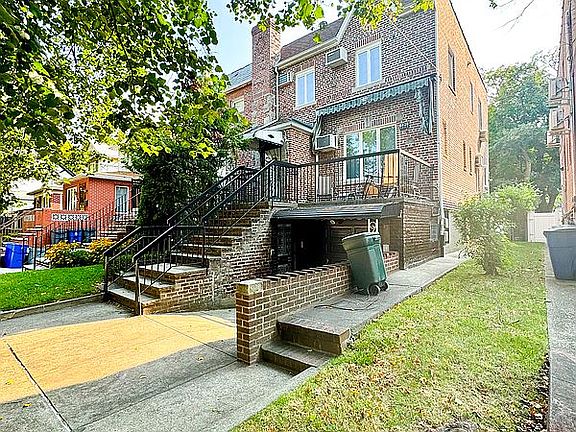 3rd image of 1821 E 26th St