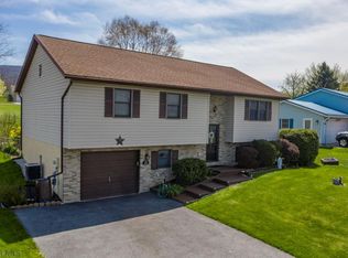 1623 Saint Francis Ln, Altoona, PA 16602