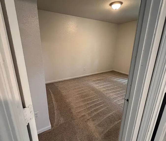 301 E Kansas St — Photo 55