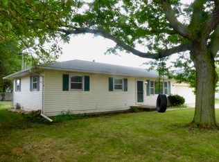 430 N View St, Hinckley, IL 60520