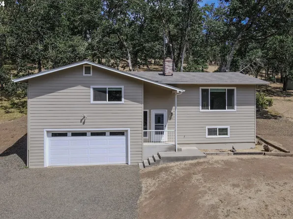 166 Barberry Ln, Roseburg, OR 97471