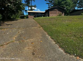 1 38th Ct, Meridian, MS 39301