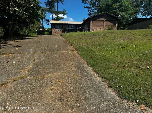 1 38th Ct, Meridian, MS 39301