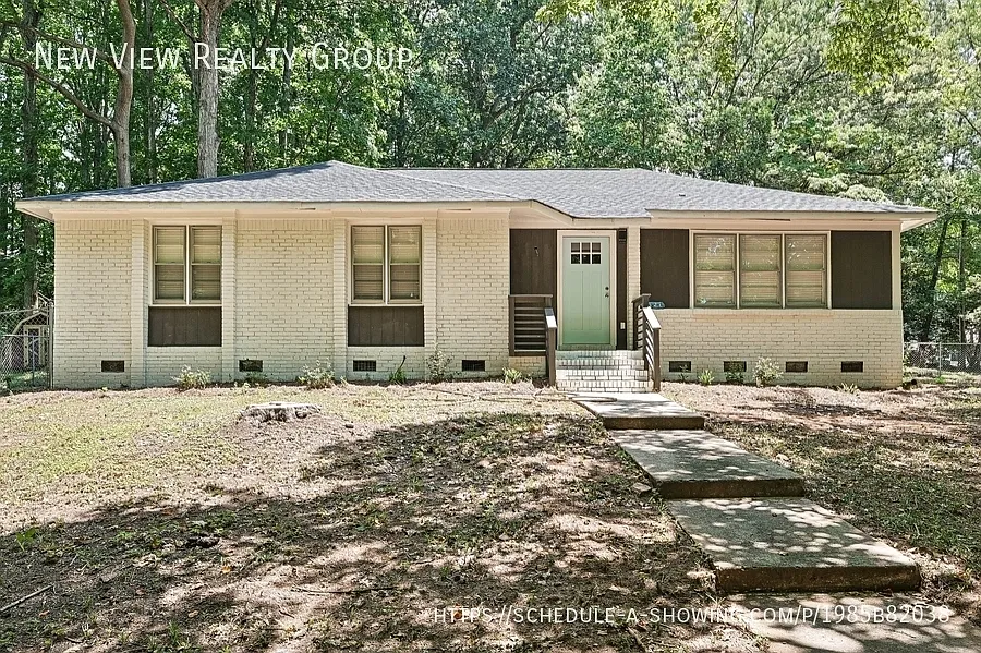 5121 Farm Pond Ln