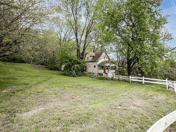 3rd image of 145 City Park Dr