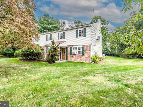 3074 Booth Dr, Garnet Valley, PA 19060