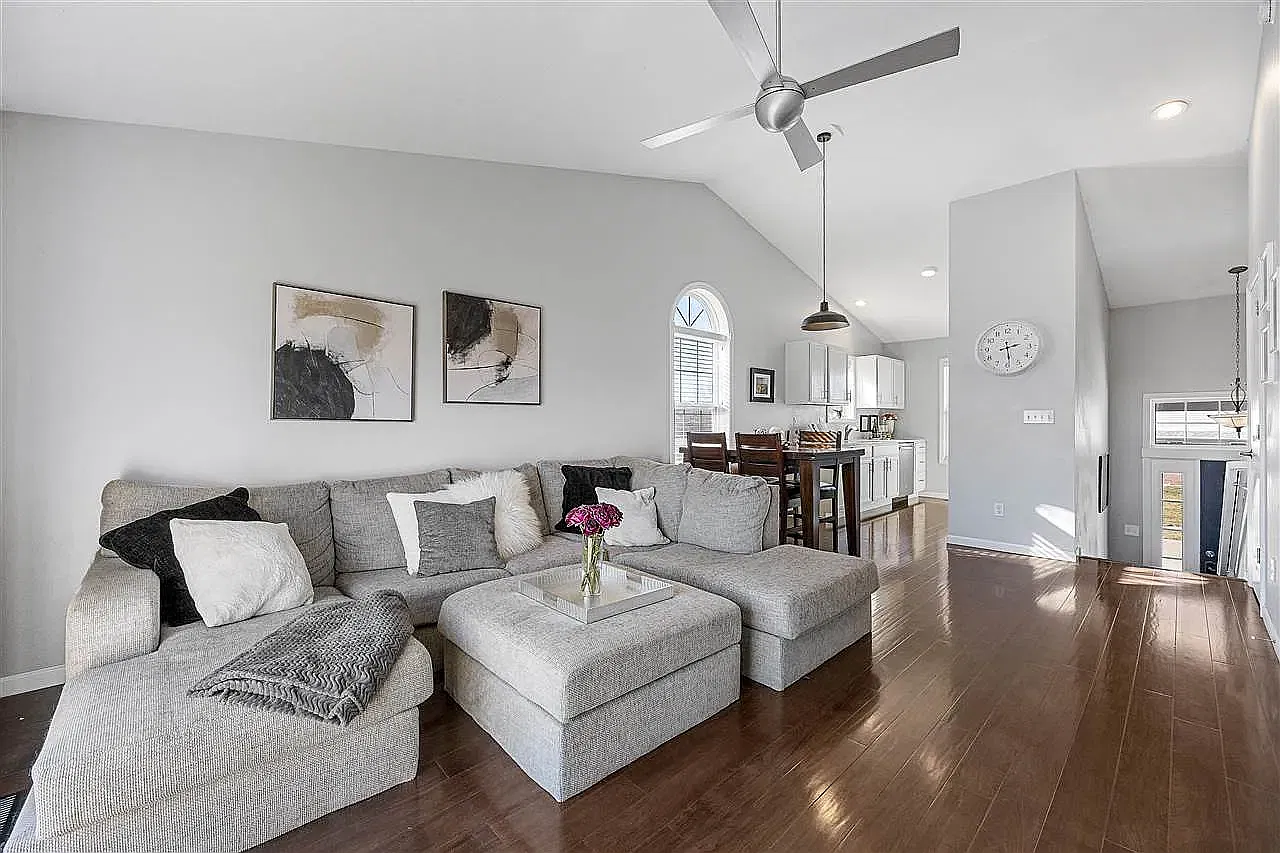 1968 Hannah Jo Ct — Photo 3