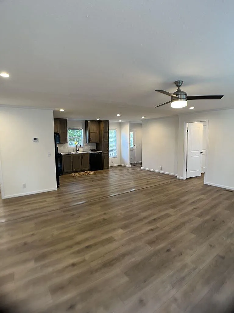 3 bed, 2.0 bath, 1251 sqft, $1,850 — Photo 2