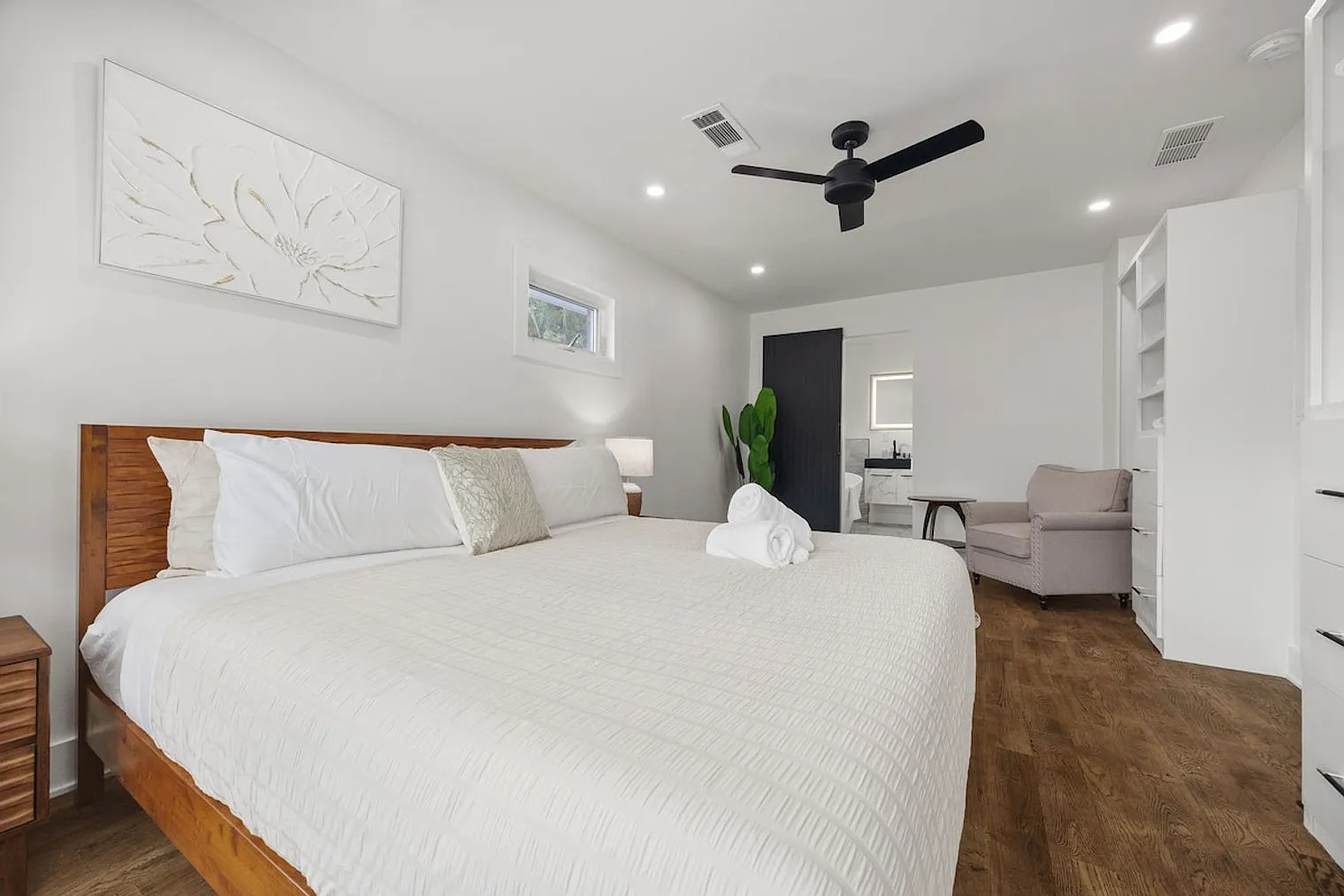 5 bed, 4.0 bath, $10,622 — Photo 4