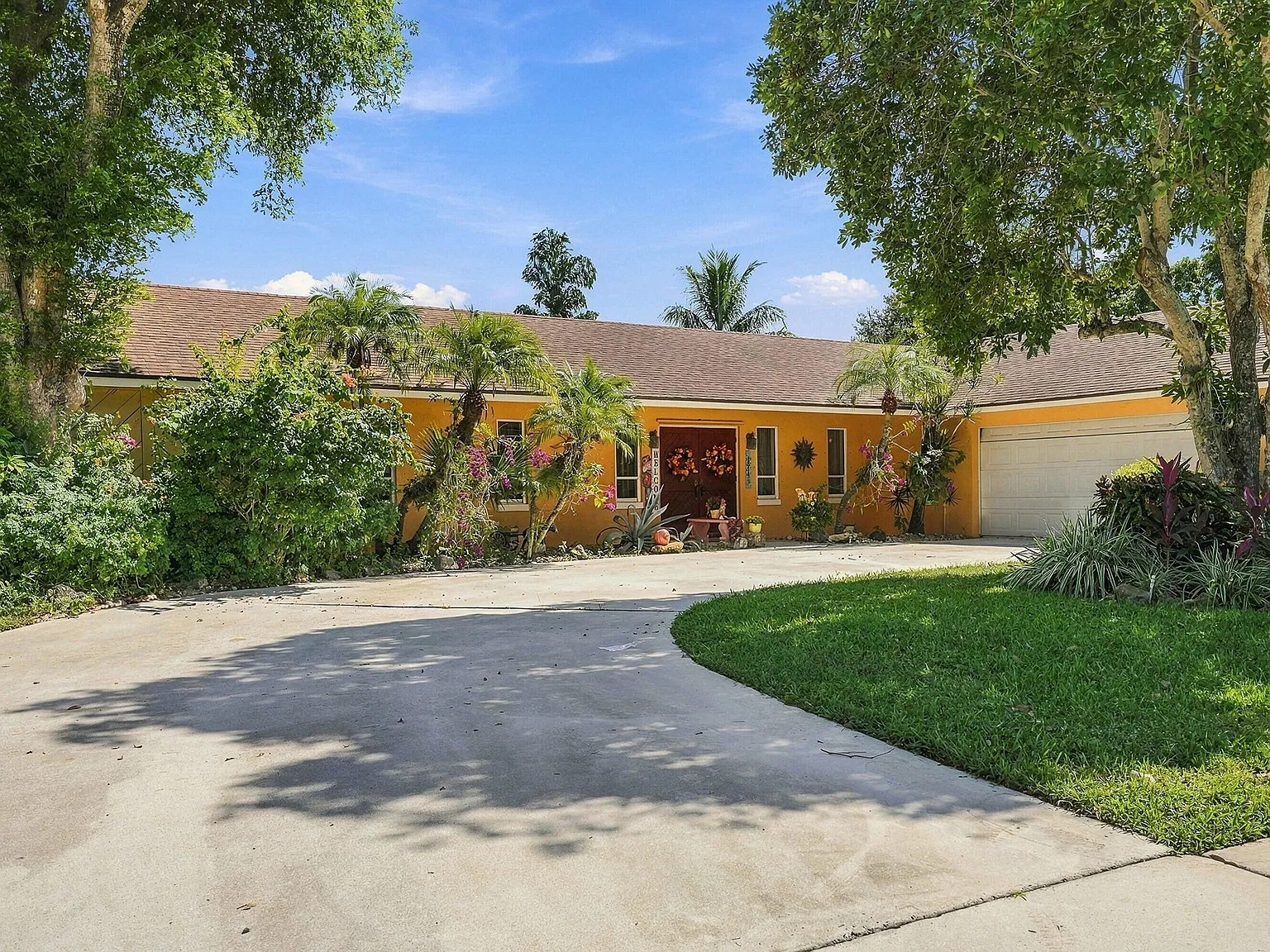 4 bed, 2.5 bath, 2469 sqft, $6,500 — Photo 1