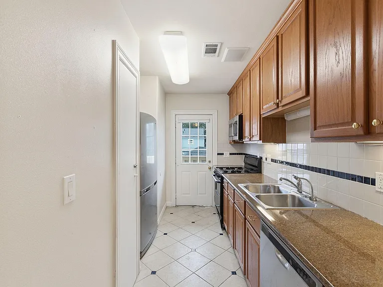 2513 Shakespeare St #3 — Photo 12
