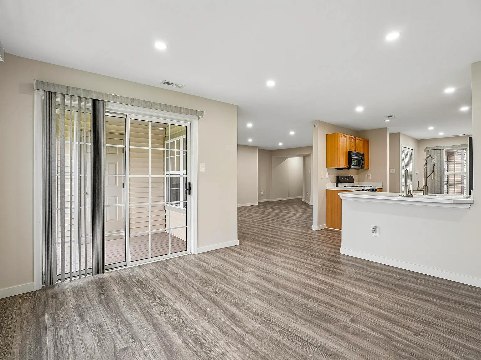 2 bed, 1425 sqft, $3,100 — Photo 4