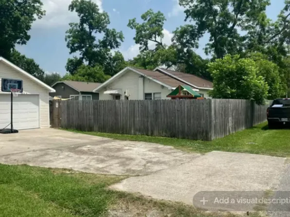 (undisclosed Address), Groves, TX 77619