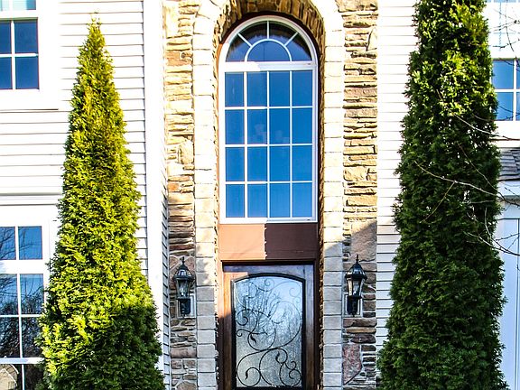 2nd image of 379 Harbor Ct
