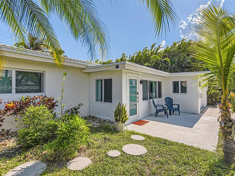 262 Bombay Ave — Photo 4